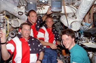 View of the STS-86 and Mir-24 crews in the Base Block module during their first meal and gift exchange after docking. (Left to right) Wetherbee, Bloomfield, Parazynski, and Foale.